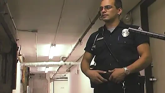 Sarışın genç kız polis tarafından sert sikiliyor - fışkıran orgazm patlaması