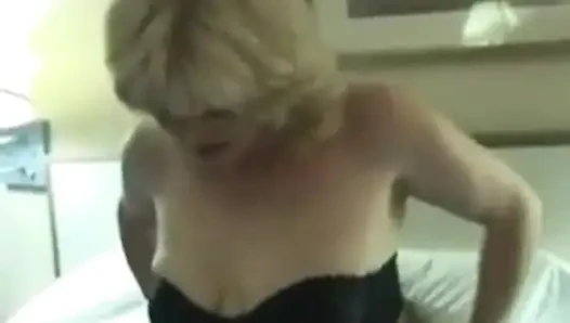 Aldatılan orta yaşlı seksi kadın - aldatan evli kadın