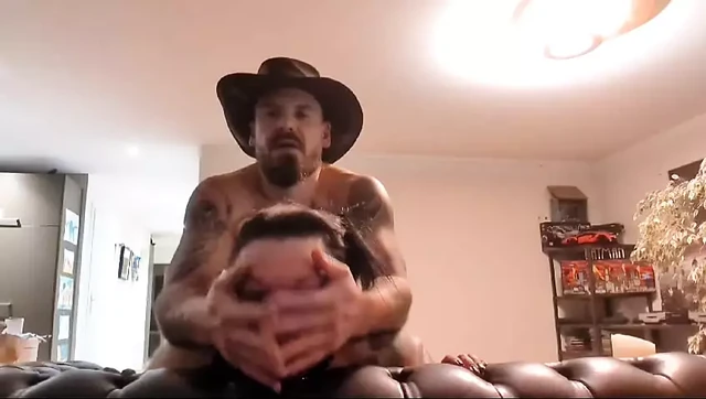 Она хочет пососать член и трахнуться