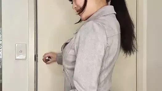 Asyalı orta yaşlı seksi kadın randevudan sonra seninle edepsizce konuşuyor bölüm 2