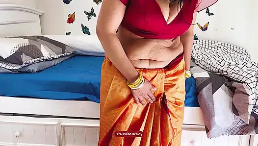 En ateşli sari seks - ipek sari desi orta yaşlı seksi kadın kayınbiraderi tarafından sert sikiliyor - yüksek sesle inliyor - amcık yeme