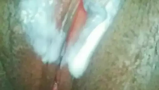 Amcığın üzerine beyaz krem