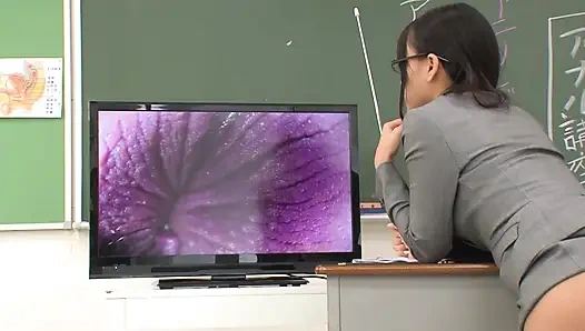 Ateşli öğretmen 2 öğrenci tarafından sikiliyor