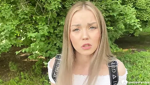 Güzel sarışın alır aldı yukarı ve becerdin