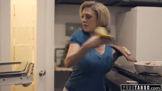 Saf tabu üvey anne-baba ve üvey kardeş hoşgeldin yeni kız kardeş