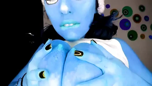 Busty smurfette berbat ve yalıyor onu ert mavi meme