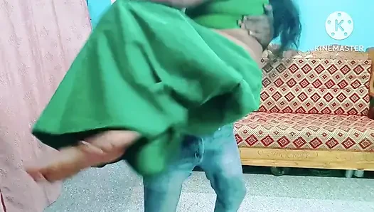 Azgın üvey kız kardeş uzun bir süre sonra üvey erkek kardeşinin yarağını almayı hevesli bir şekilde bekliyor - yüksek sesle inleyen tam tamil ses