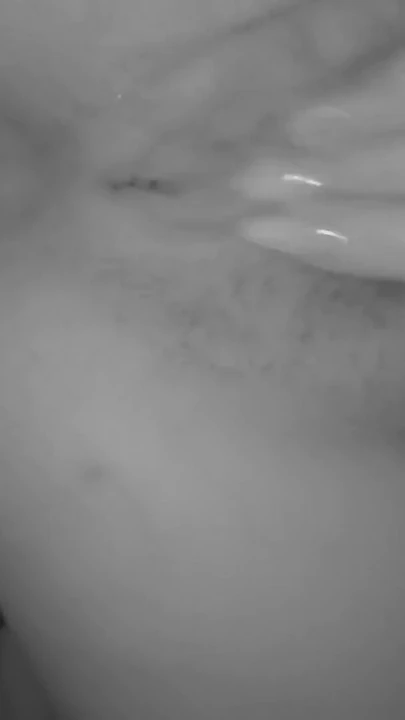 Daha sonra beni dölle doldursun diye kocamın penisini ağzıma alıyorum... Ne sürtük... Yüzüne fışkırtarak boşalıyorum. | Klip 3