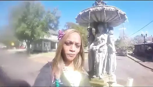 Henny kırmızı takımına yeni kızlar almak istiyor.