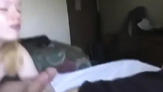 Abbey ilk seks kasetini yapıyor