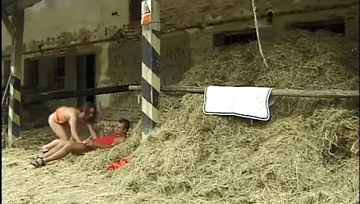 Sıska Azgın Orta Yaşlı Seksi Kadın Banyoda Seks Yapıyor