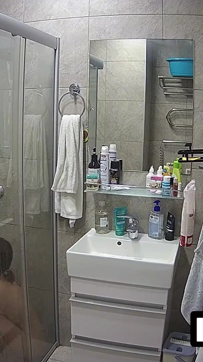 LUUV. Kareflore ve Abbadon çifti reality show için duş alıyor | Klip 2