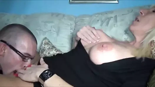 salope cougard percing baise un jeunes