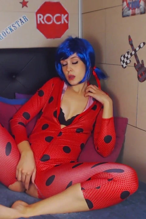 Mucizevi uğur böceği evde tek başına yarak istiyor