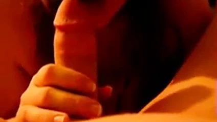 Karım özveri ile bir oral seks verir