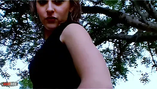 Moana mendez smalltits genç kız üvey babası çiftliğinde ateşli bir striptiz yapıyor