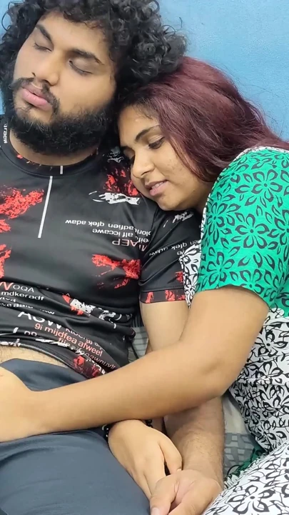 Hintli mallu çiftin elle muamele romantizmi