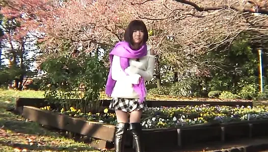 Orient hizmetçiler sahne 1_slim Asyalı hizmetçi mahiru tsubaki mastürbasyon yapıyor ve iki yarakla sikiliyor