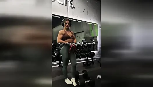 18 yaşındaki küçük bir genç kızın oyuncu seçmeleri ve döllenmesi