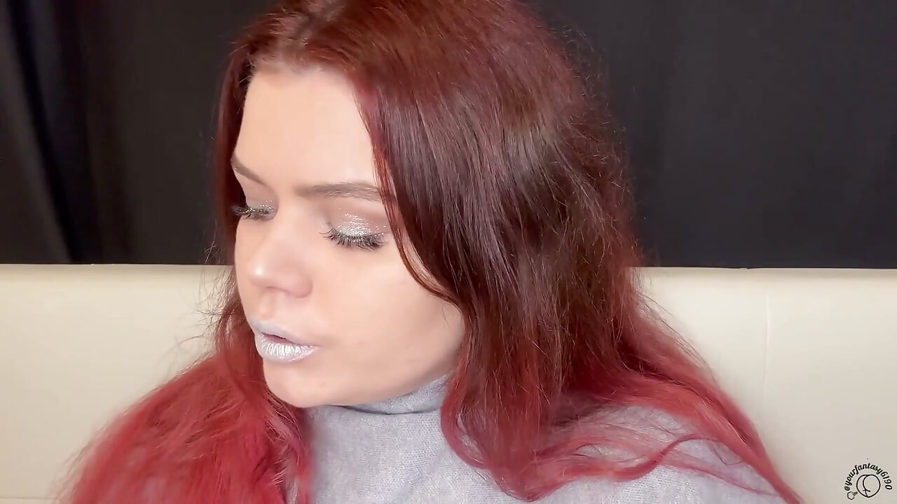 Kızıl saçlı duman seksi sürükleniyor ve baştan çıkarıcı nefes