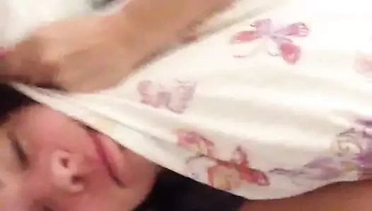 Kelly brook bölünme içinde yatak