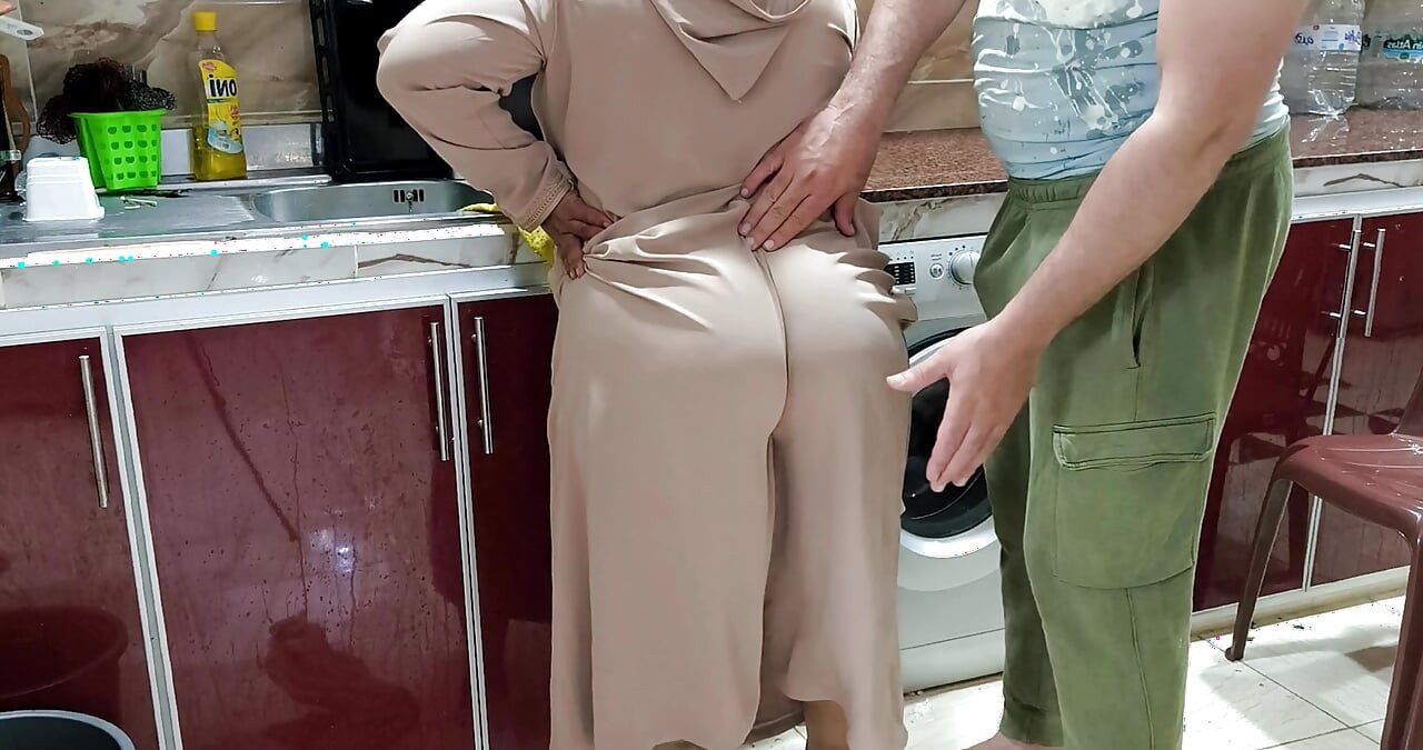 Mısırlı sharmota mutfakta amını ıslatıyor Arap büyük kadın