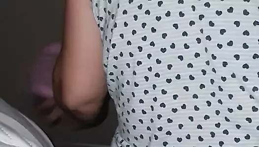 Çıplak üvey oğul üvey annesinin külotsuz yatağına gelmesini bekliyor