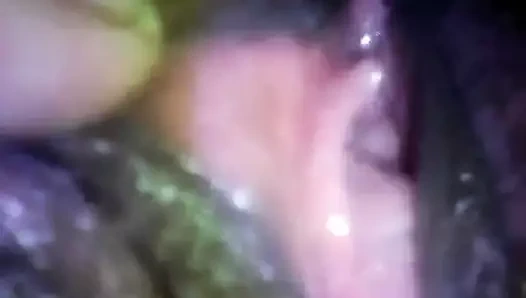 Benim küçük kedi ile oynuyor