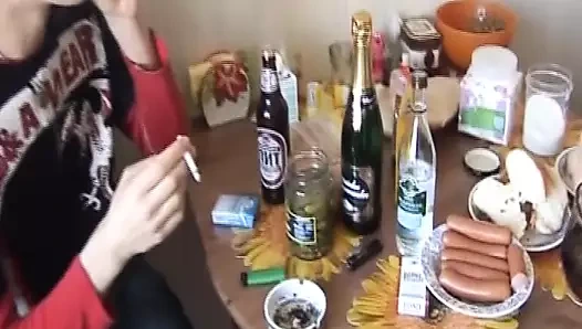 Amatör Alman kızlar ateşli üçlü sekste büyük yarağı paylaşıyor