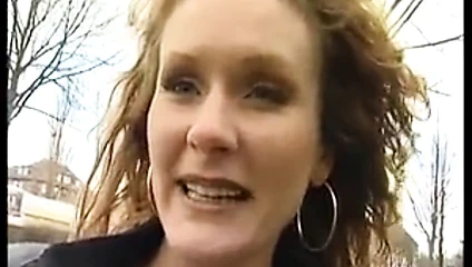 Sıcak redhead milf itibaren the street içine porno studio