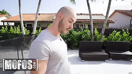 Mofos - minyon Alice Merches ve Sadie Hartz vahşi paskalya yumurtası maceralarından sonra açık havada yarağa biniyor