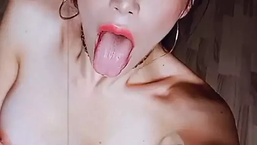 Benim küçük çalışan ağzım senin siklerini bekliyor