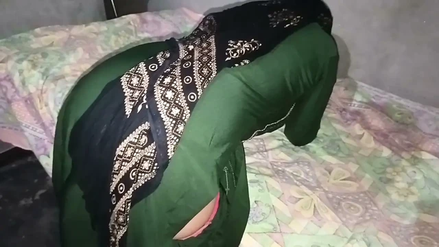 Sasur bahu anal fuck- Desi Indian bahu gets painful anal fuck with father-in-law when she taking gift from sasurji