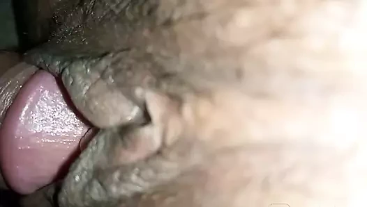 Kayınbiraderi sikiliyor ve amını spermle dolduruyor