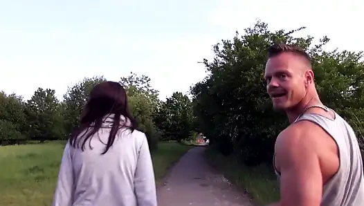 Ev hanımı avcıları - azgın Alman ev kadınları evde izleniyor ve korunmasız sikiliyor