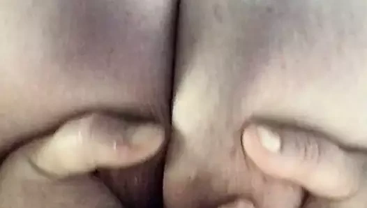 Büyük ağır asılı ama tam doğal göğüsleri - düzgün vücutlu bbw baştankara masturbasyon