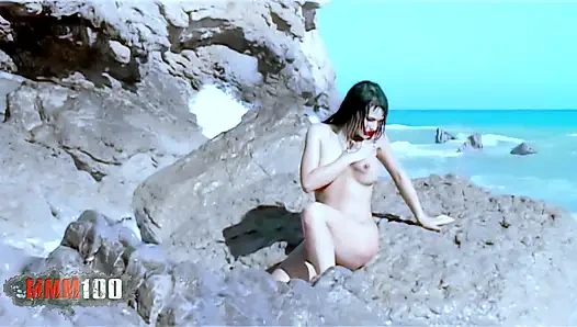 Nina Roberts: denizde soyunan inanılmaz Nina Bornozlar