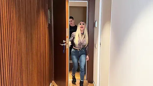 Otel hizmetçisi olarak çalışan Pamela Mendoza Carla Boom tarafından sikişirken yakalandı