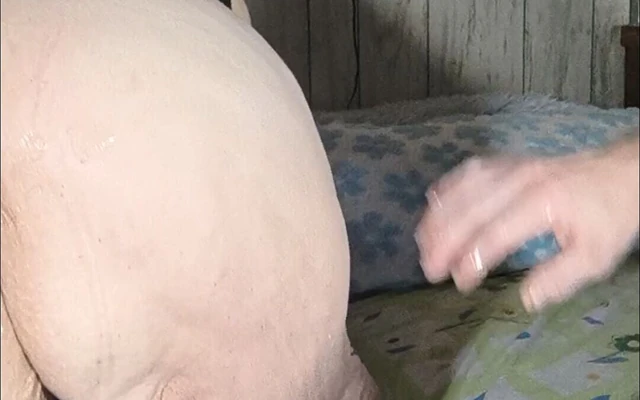 Üvey oğul üvey annesini kasabada bir gece için dışarı çıkardı bak etrafta kimse yokken ne oluyor