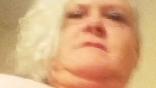 Beyaz kızın büyük meme uçları