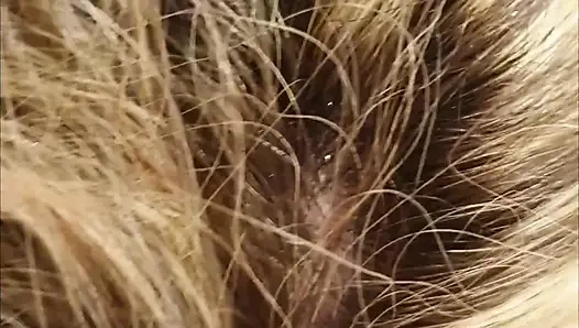 Orta yaşlı seksi kadın victoria bağlı ve emiyor