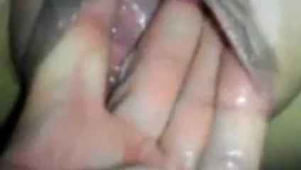 kız arkadaşı orgazm parmaklı ve yumruklu