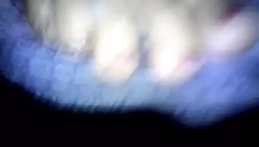 Hızlı bir şekilde evli kadın ayaklarına boşalıyor