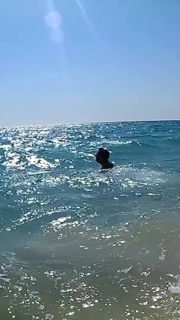 Захватывающий момент из "Обнаженная на пляже"