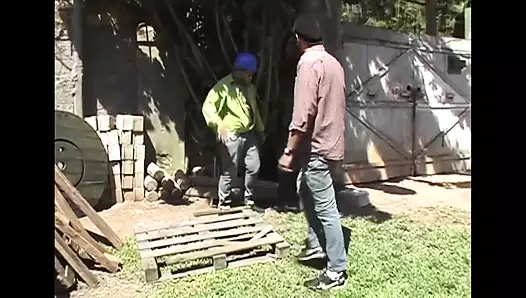 Goriller açık havada fetiş sikişi