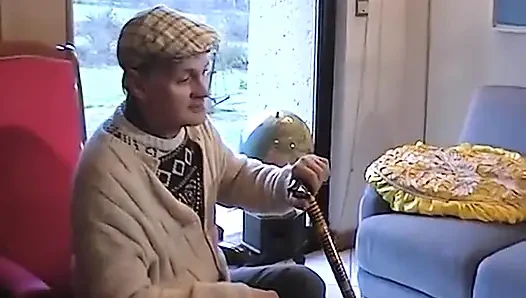 Kirli küçük bir kaltak için ücretsiz konut.