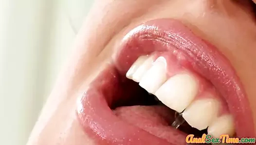 Anal seven solo kız arkadaş amatör yakın çekim sahnesinde götle oynuyor