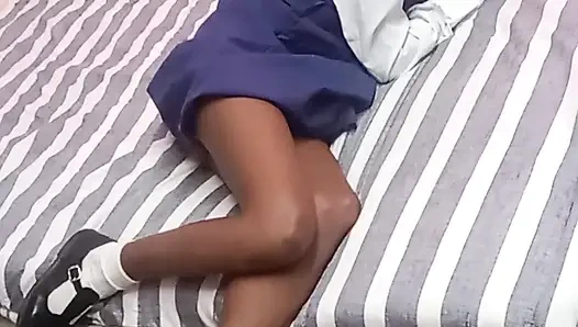 Ateşli 18 yaşındaki genç sürtük vibratör emiyor