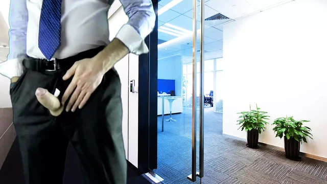 Дрочу снова мой большой член в офисе (фантазия) видео грязного папочки