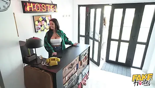 Plumfake hostel - pansiyon sahibi dominno, chloe lamour için pipo bırakıyor